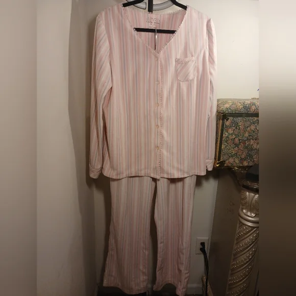 Croft & Barrow Pink Striped Pajama Set - Picture 1 of 10